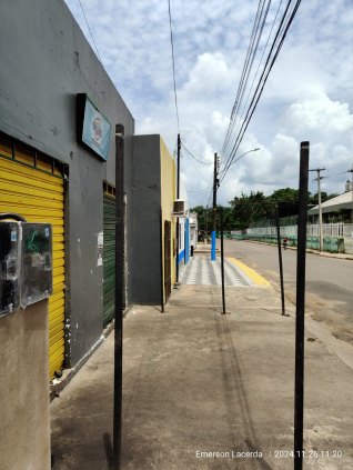 Vende-se esta casa com pontos comerciais