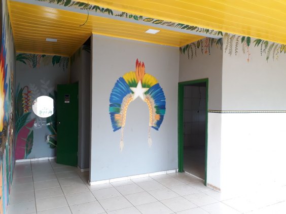 Vende-se esta casa com pontos comerciais