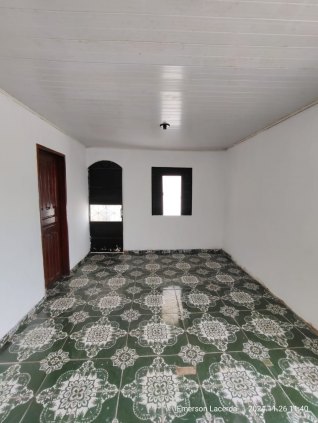 Vende-se esta casa com pontos comerciais