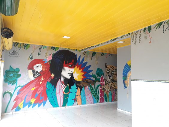 Vende-se esta Casa com Pontos Comerciais