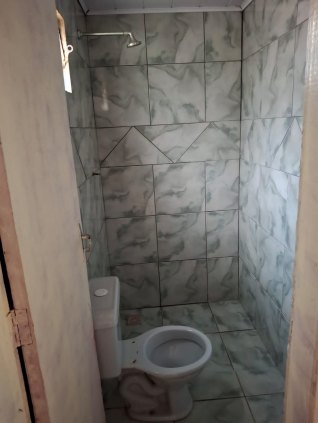 Vende-se uma Casa no Bairro Flodoaldo Pontes Pinto.