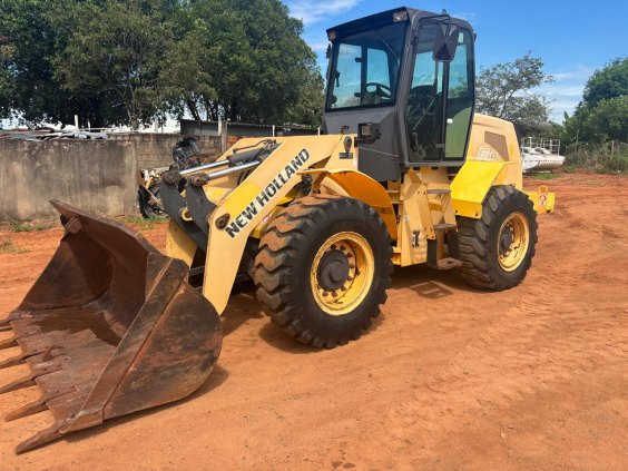 Pá Carregadeira New Holland 12D