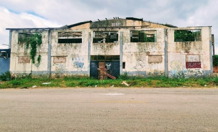 A venda antigo Ginásio av Abuna próximo av Farquar 2.017m² R$ 1.560.000,00