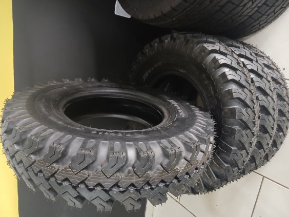 Pneu 7.50-16 REFORÇADO TRAÇÃO 