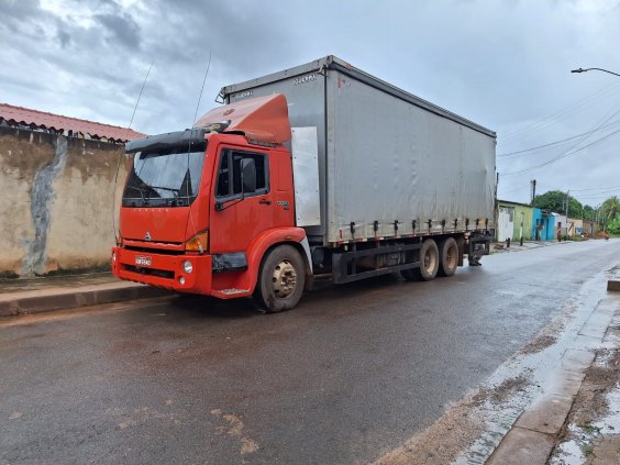 Caminhão truck Bau Sider 