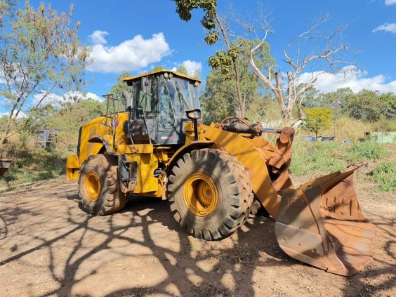 Pá carregadeira Caterpillar 