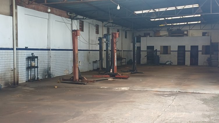 Excelente ponto comercial com Residência na Parte superior. Localizado na Rua Salgado Filho 2436 Sub Esquina com Rua Quintino Bocaiuva. São Cristóvão