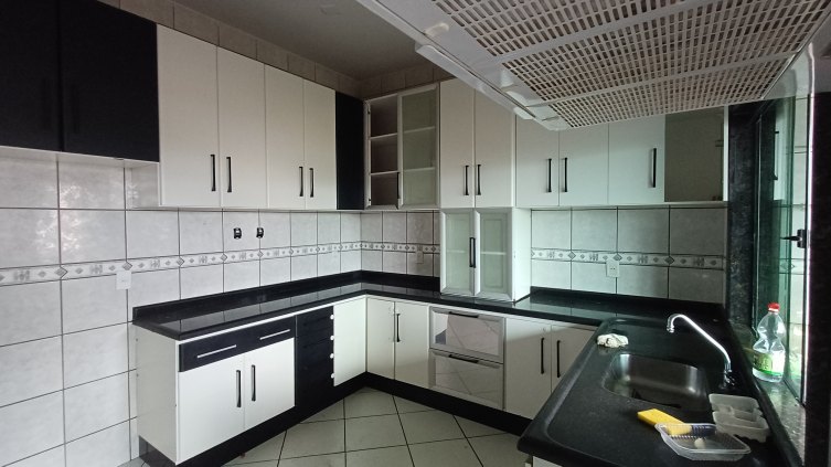 Excelente ponto comercial com Residência na Parte superior. Localizado na Rua Salgado Filho 2436 Sub Esquina com Rua Quintino Bocaiuva. São Cristóvão