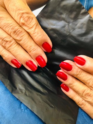 Extensão Cílios volume brasileiro, sobrancelhas, unhas e spas dos pés 