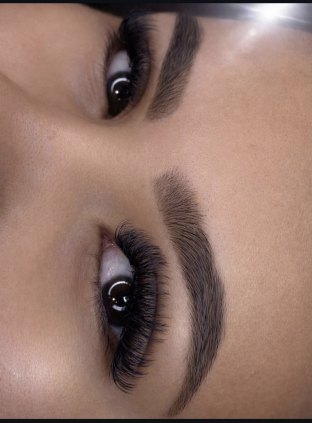 Extensão Cílios volume brasileiro, sobrancelhas, unhas e spas dos pés 