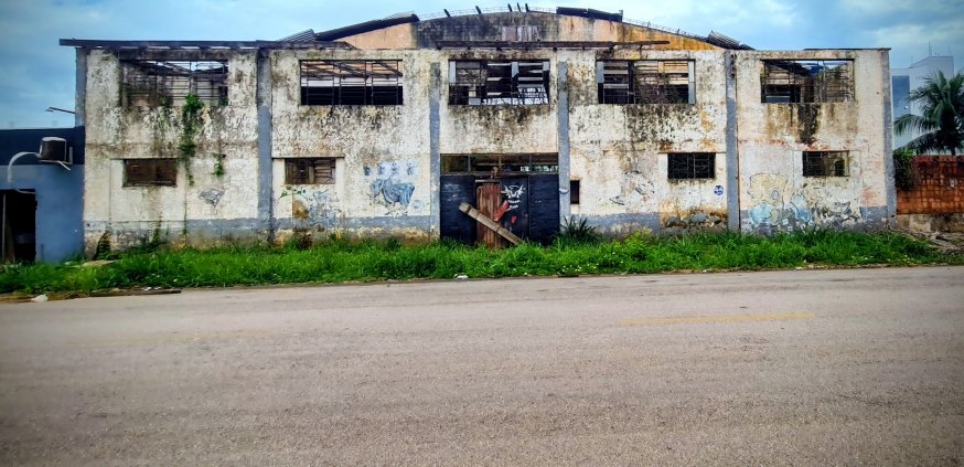 Vende-se antigo Ginásio do Clube Flamengo  medindo 2.017 m² R$ 1.560.000,00