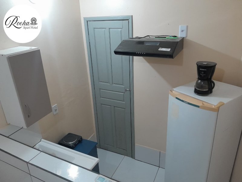 Kitnet pequena incluso água, energia e internet