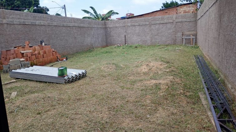 Terreno 10x20 muro reforçando viga embaixo 