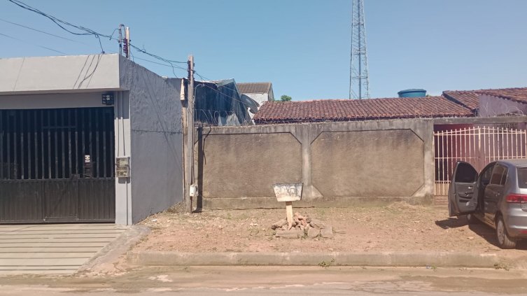 Casa no Bairro Tucurui em frente a Escola Hélio Botelho 