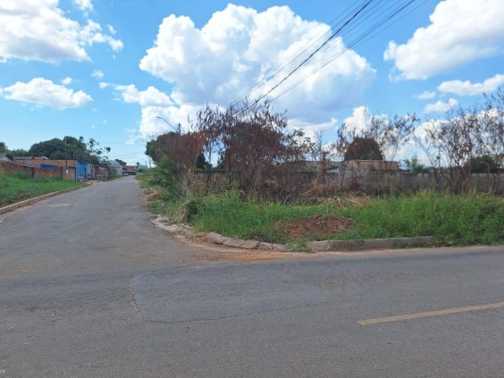TERRENO  DE ESQUINA RUA AÇAI 