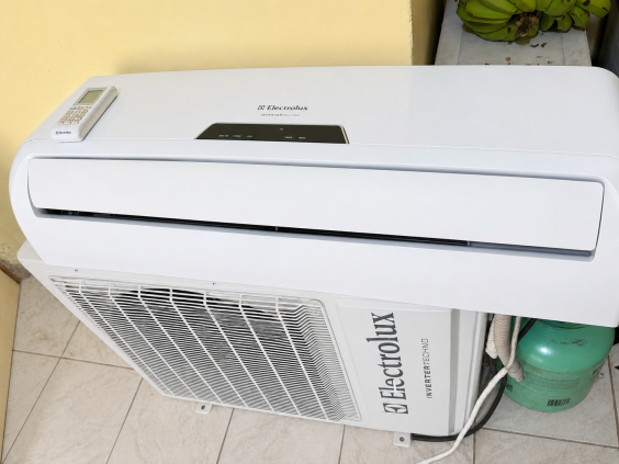 ELETROLUX INVERTER 18 mil BTUS 