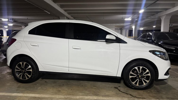 Onix 2015 automático 