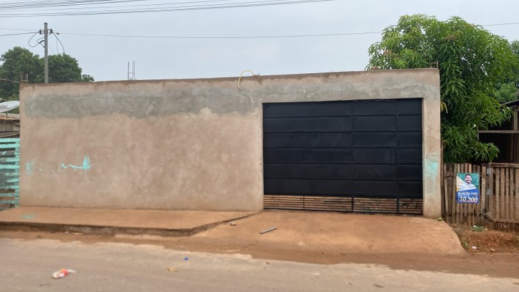 Terreno 10x20 muro reforçando viga embaixo 