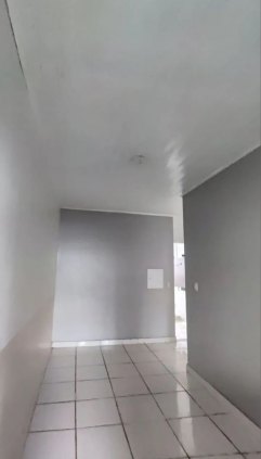 Aluga-se uma casa com 3 quartos, na Rua Abunã, entre Marechal e Terreiro Aranha (área central)