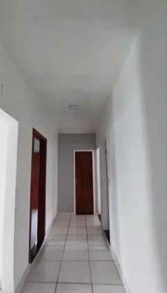 Aluga-se uma casa com 3 quartos, na Rua Abunã, entre Marechal e Terreiro Aranha (área central)