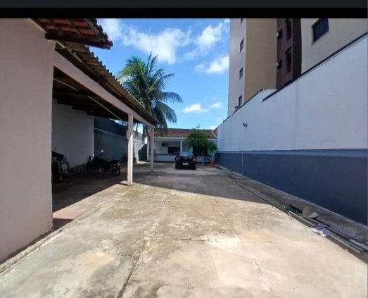 Aluga-se uma casa com 3 quartos, na Rua Abunã, entre Marechal e Terreiro Aranha (área central)