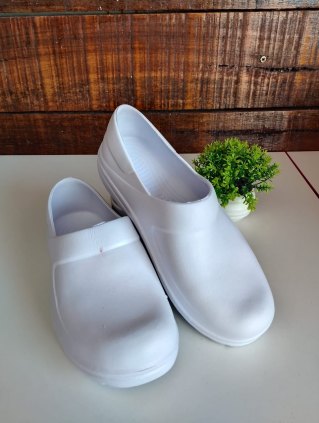 Sapatos Profissionais Brancos