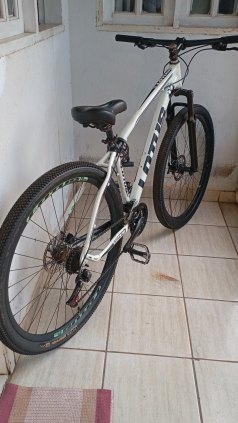 Vende se está bike. 