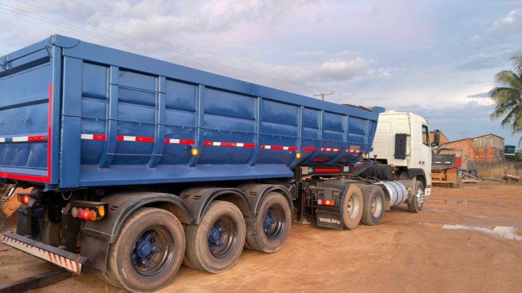VENDE SE ESTÁ CARRETA PASTRE 2009 ESTÁ EM RONDÔNIA. 