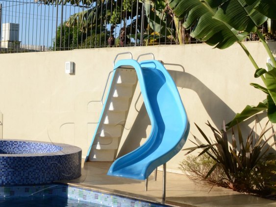 Escorregador de piscina