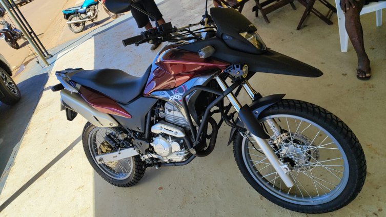 VENDE SE ESTÁ XRE 300 2012 está EM PORTO VELHO RONDÔNIA. 