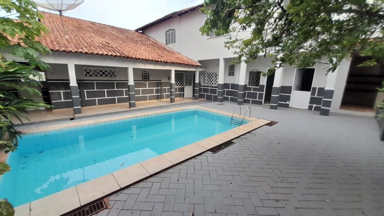 Ótima casa, piscina e Apto. à venda: