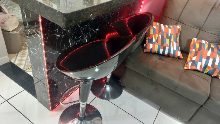 vende-se um apartamento no condomínio santa bárbara.