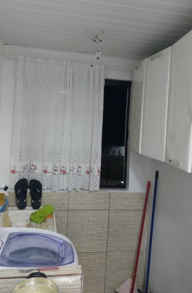 vende-se um apartamento no condomínio santa bárbara.