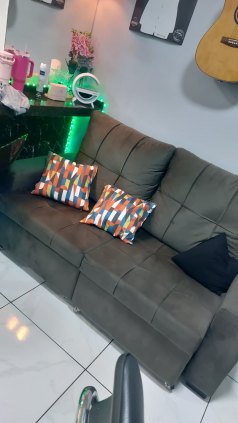 vende-se um apartamento no condomínio santa bárbara.