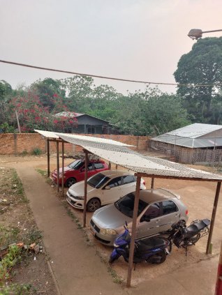 vende-se um apartamento no condomínio santa bárbara.