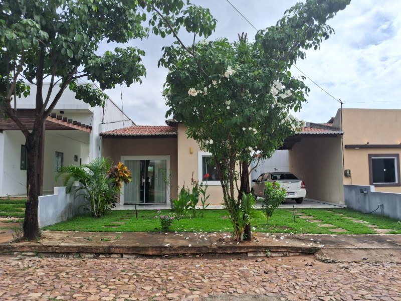 LINDA CASA EM CONDOMINIO FECHADO 