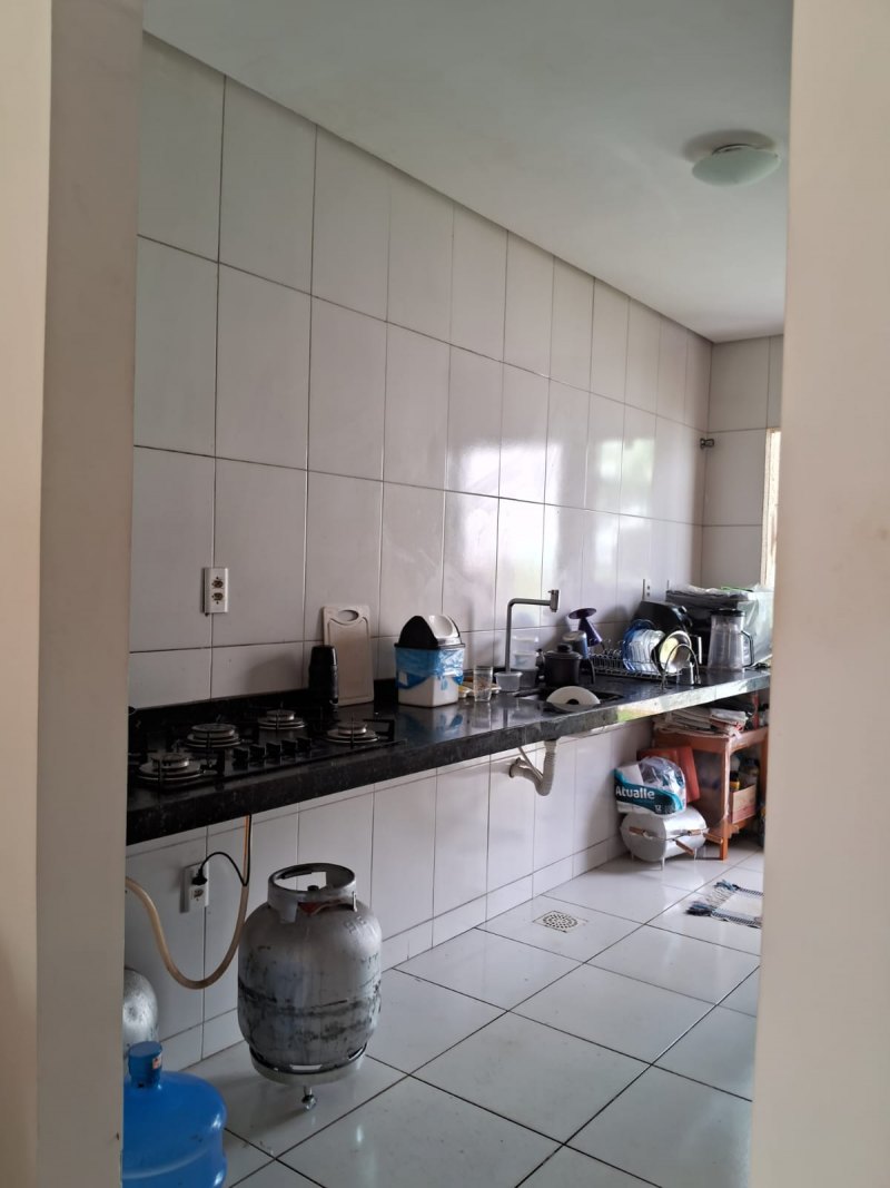 LINDA CASA EM CONDOMINIO FECHADO 