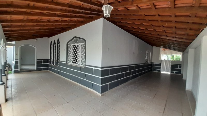 Ótima casa, piscina e Apto. à venda: