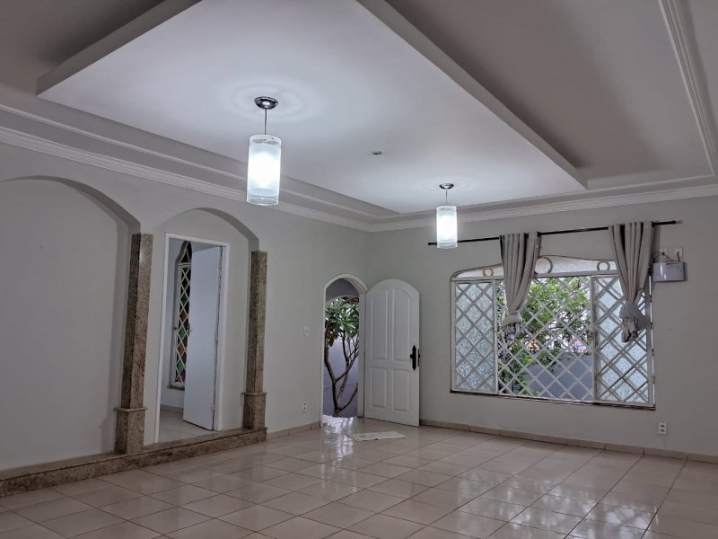 Ótima casa, piscina e Apto. à venda: