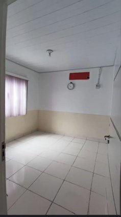 Aluga-se uma casa com 3 quartos, na Rua Abunã, entre Marechal e Terreiro Aranha (área central)