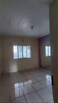 Aluga-se uma casa com 3 quartos, na Rua Abunã, entre Marechal e Terreiro Aranha (área central)