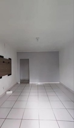 Aluga-se uma casa com 3 quartos, na Rua Abunã, entre Marechal e Terreiro Aranha (área central)
