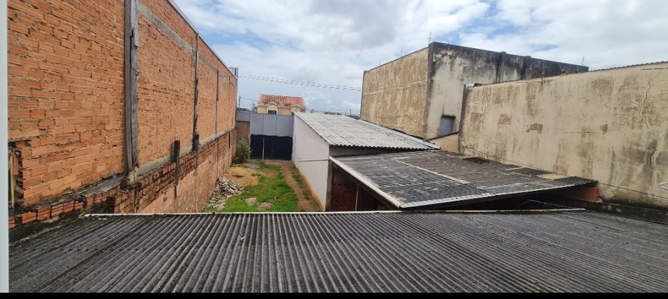 Vende-se imóvel com 500m² na Avenida Jatuarana 