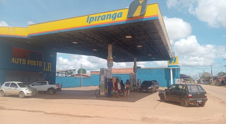 Vende-se este posto de combustível na Rua Petrolina 