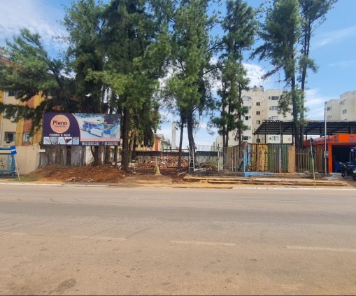 Vende-se este terreno na Av.jatuarana ao lado do Residencial Rio Bonito 
