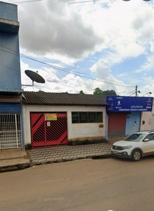 Vende-se este imóvel na Avenida Jatuarana ao lado da Papelaria Dinâmica 