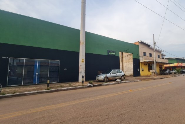 Vende-se este galpão,alugado na Rua Alexandre Guimarães 