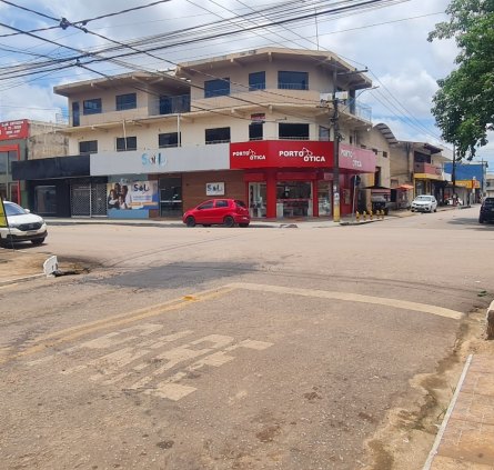 Vende-se este imóvel na Avenida Jatuarana R$ 3.200.000,00