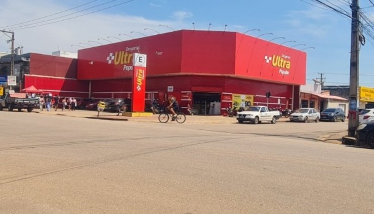 Vende-se este imóvel na Avenida Jatuarana 