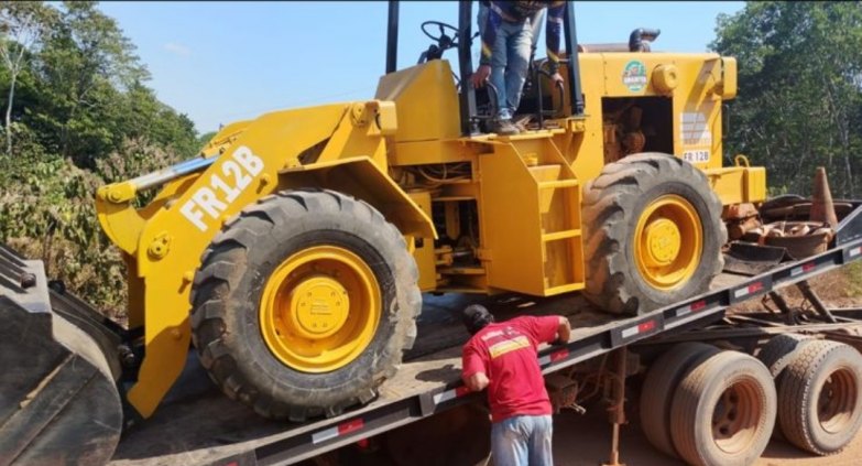 Vende-se está Pá carregadeira em perfeitas condições R$ 227.000,00